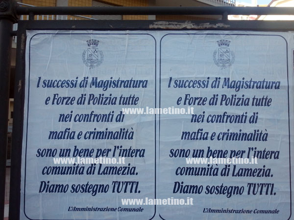 Lamezia: Amministrazione affigge manifesti in cui chiede a cittadini sostegno a Magistratura e Forze dell'Ordine