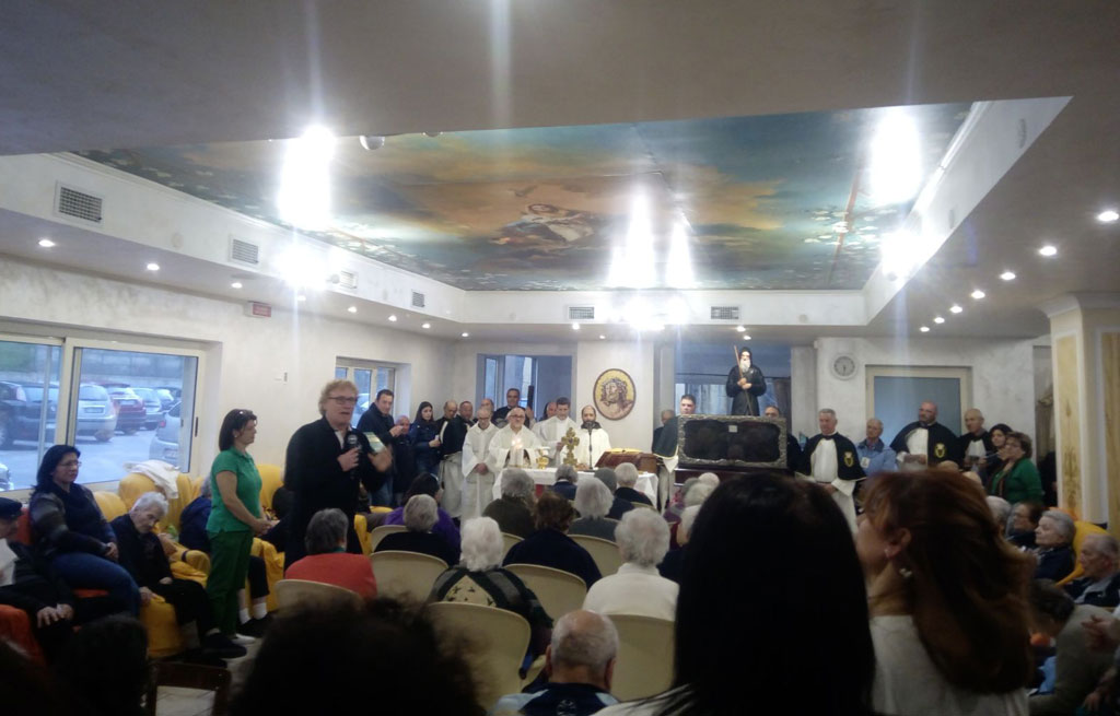 Lamezia, mantello di San Francesco di Paola fa tappa alla casa Tamburelli e al santuario di Sant’Antonio