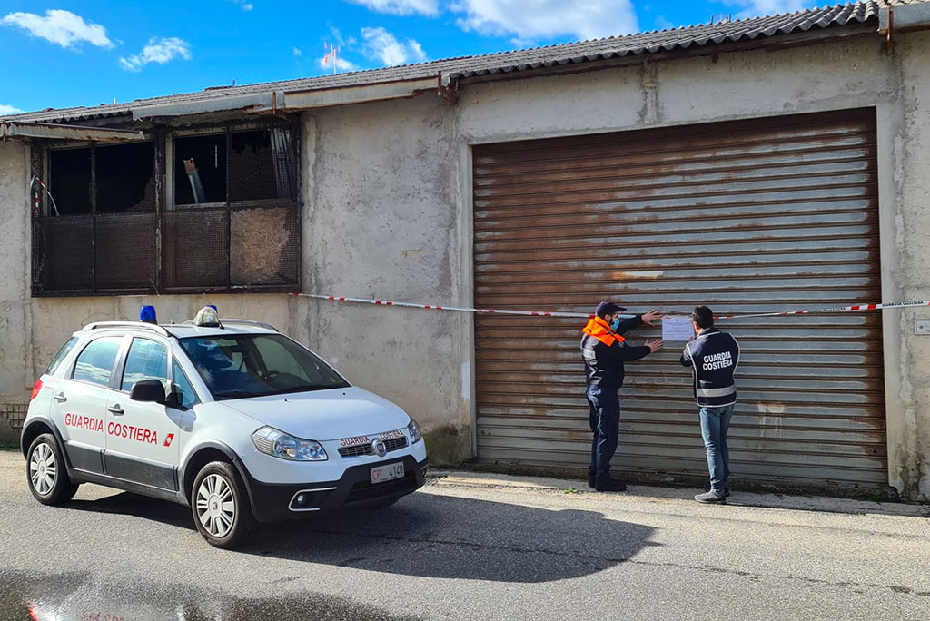 Sequestrato a Vibo Valentia capannone abusivo con copertura in amianto