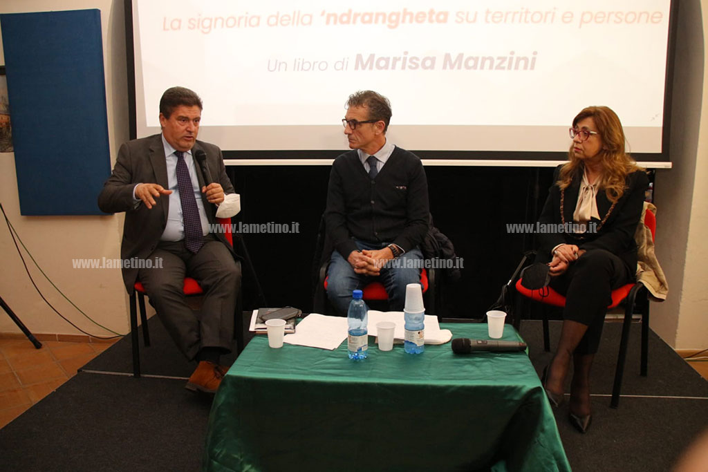 manzini-presentazione-libro_5e17f.jpg