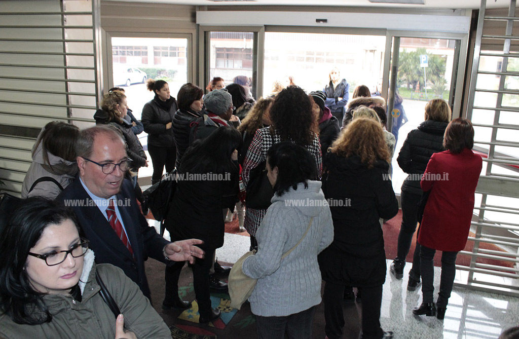 manzoni-protesta-due.jpg