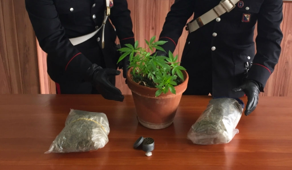 Trovati in auto con marijuana, ai domiciliari due giovani nel reggino