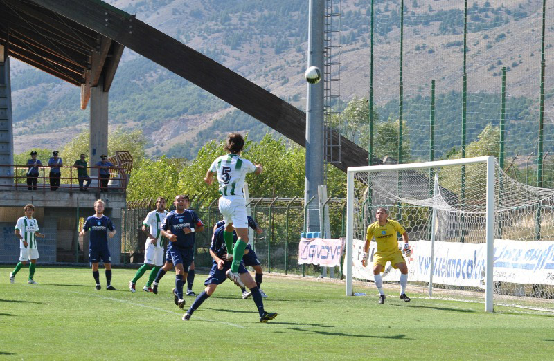 marchetti_tenta_un_colpo_di_testa_nella_porta_avversaria