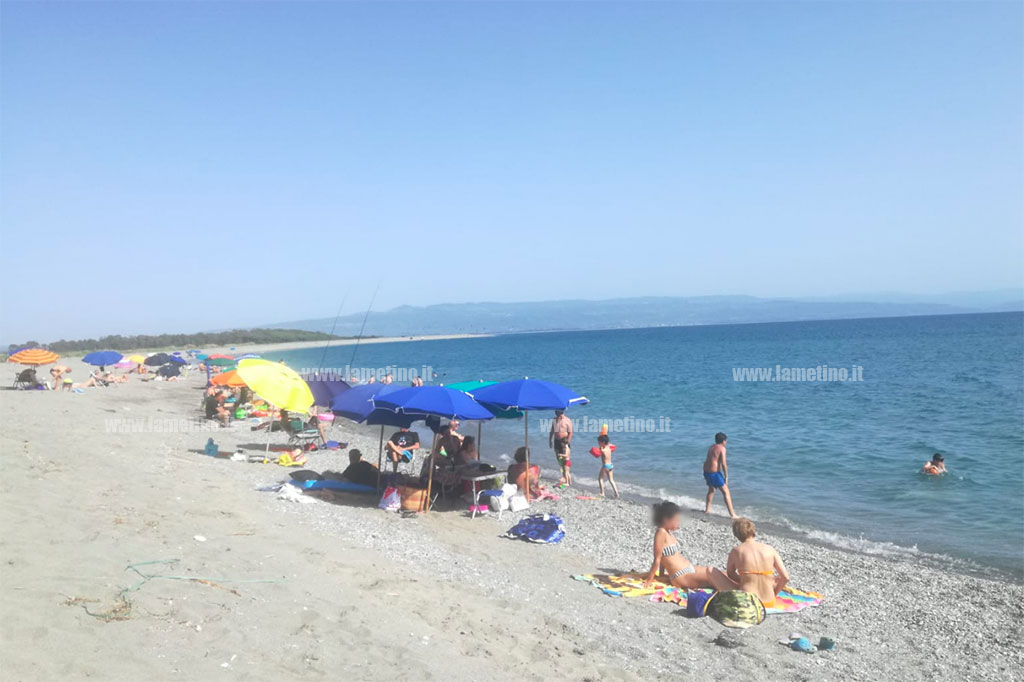 Primo weekend d'estate: temperature roventi e spiagge affollate