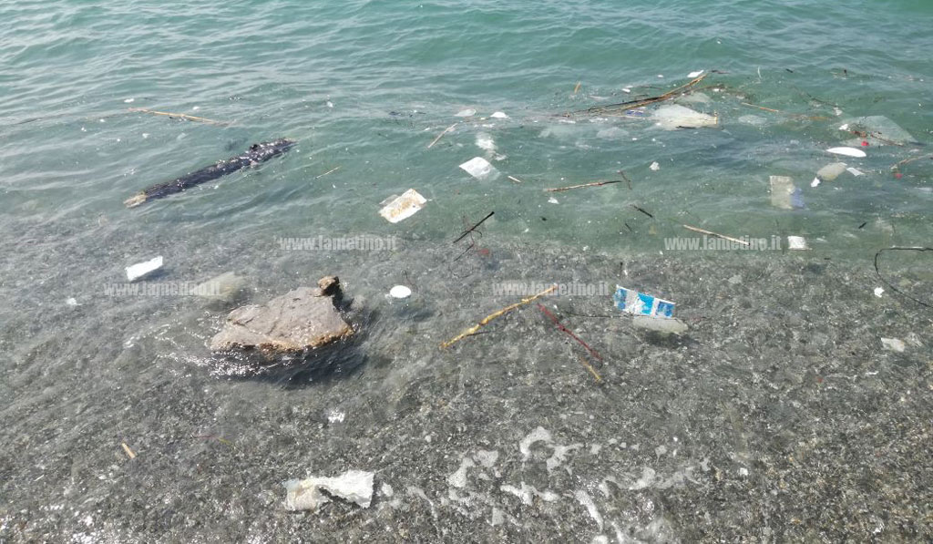 Mare sporco, arrivano le prime segnalazioni