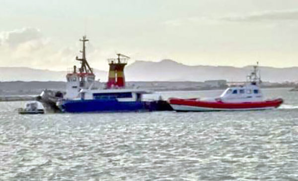 Disincagliato yacht usato per sbarco migranti nel crotonese 