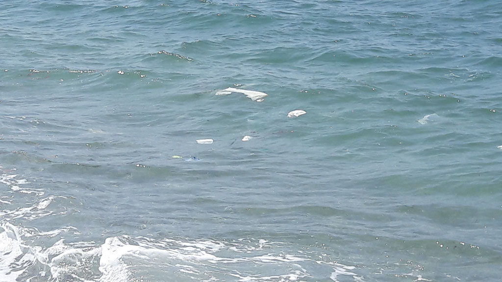 Lamezia, mare ancora sporco: la segnalazione dei lettori