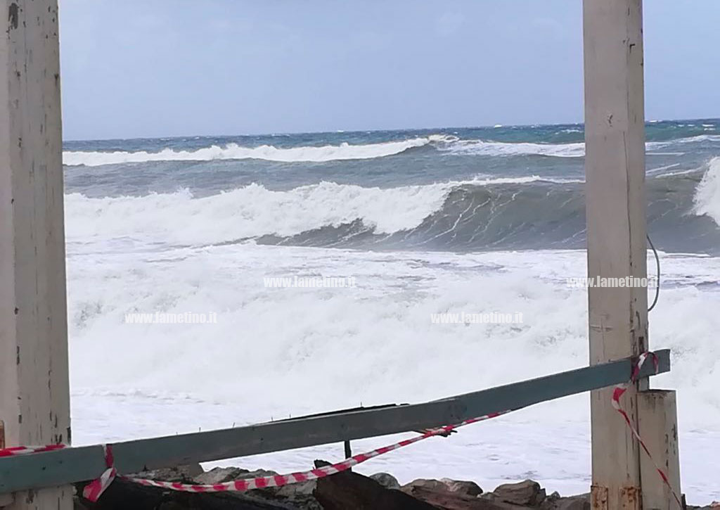 Lamezia, maltempo a Pasqua: nuove mareggiate flagellano costa tirrenica