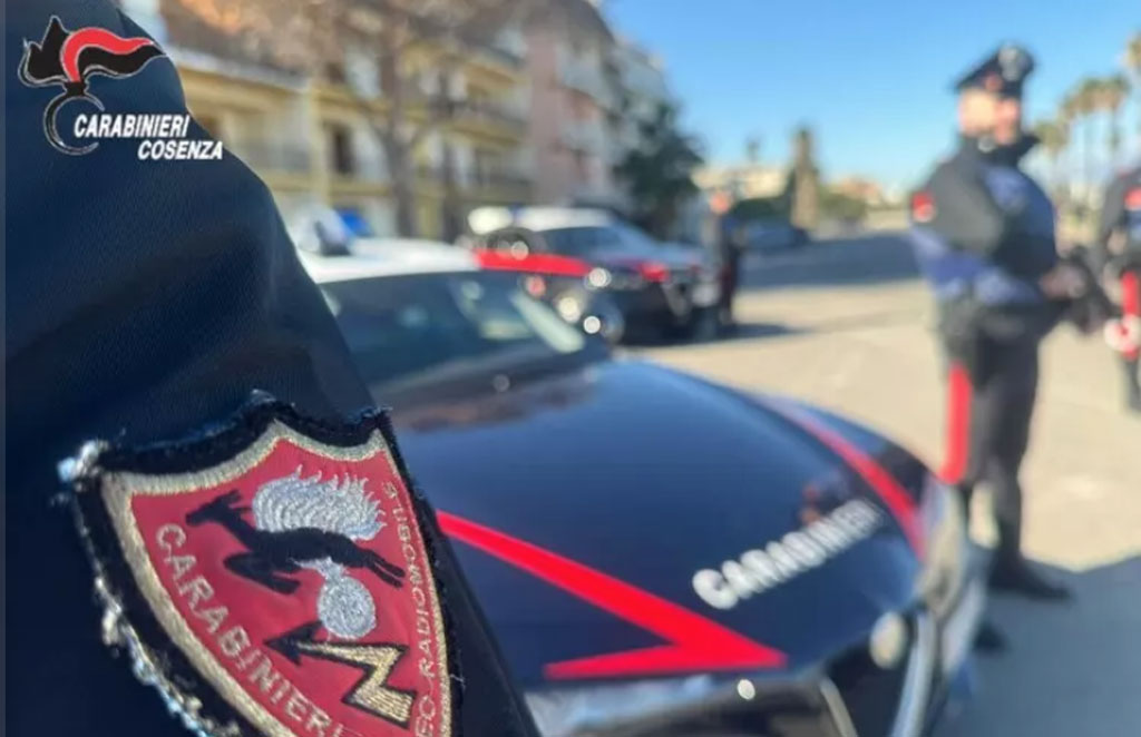 Si finge maresciallo dell'Arma per truffare anziane a Cosenza, arrestato 