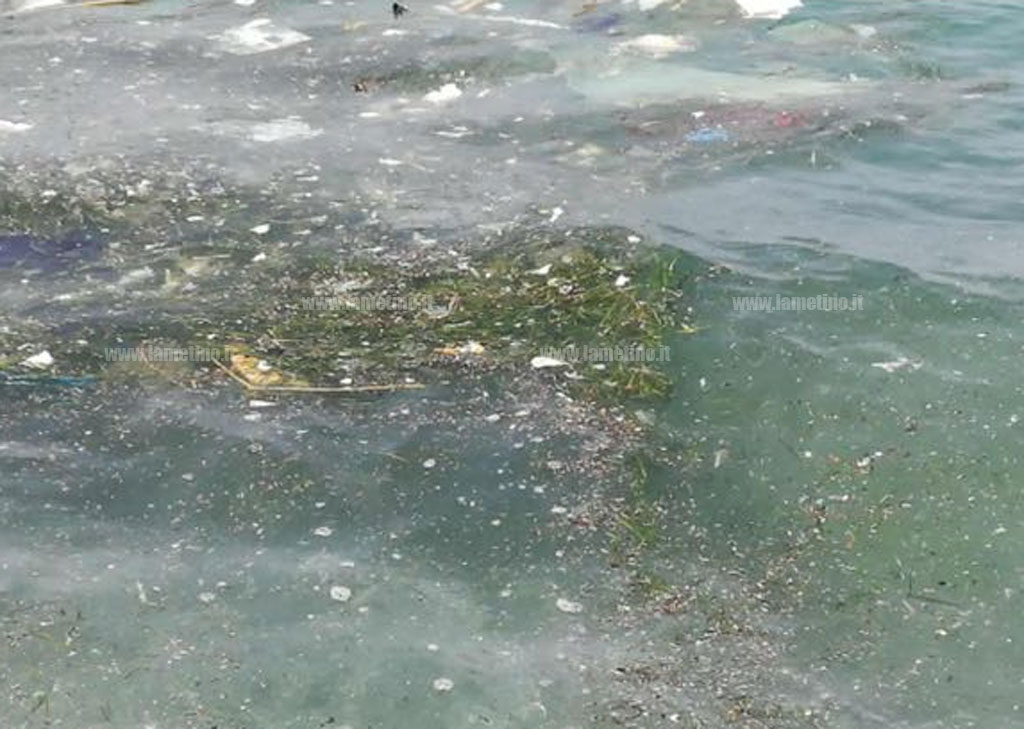 Prime segnalazioni di mare sporco dell’estate 2018 sulla costa lametina