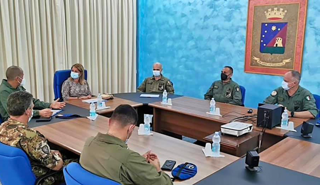 Incendi, Tripodi (FI) visita secondo Reggimento Sirio di Lamezia: "Esercito prezioso per il territorio"
