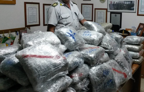 Calabria: Fermato giovane che trasportava 160 chili di marijuana