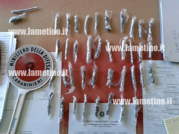 marijuana-acarab-lamezia-arresto-gennaio-2014.jpg