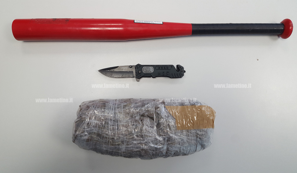 Viaggiava su A2 con marijuana e armi, 32enne arrestato da Polstrada Lamezia