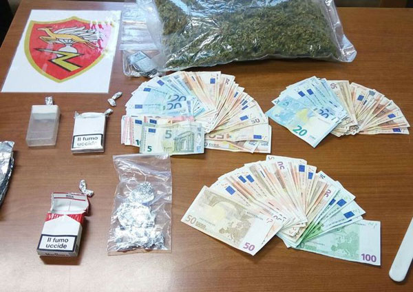 Marijuana e cocaina in autolavaggio, 4 arresti a Reggio