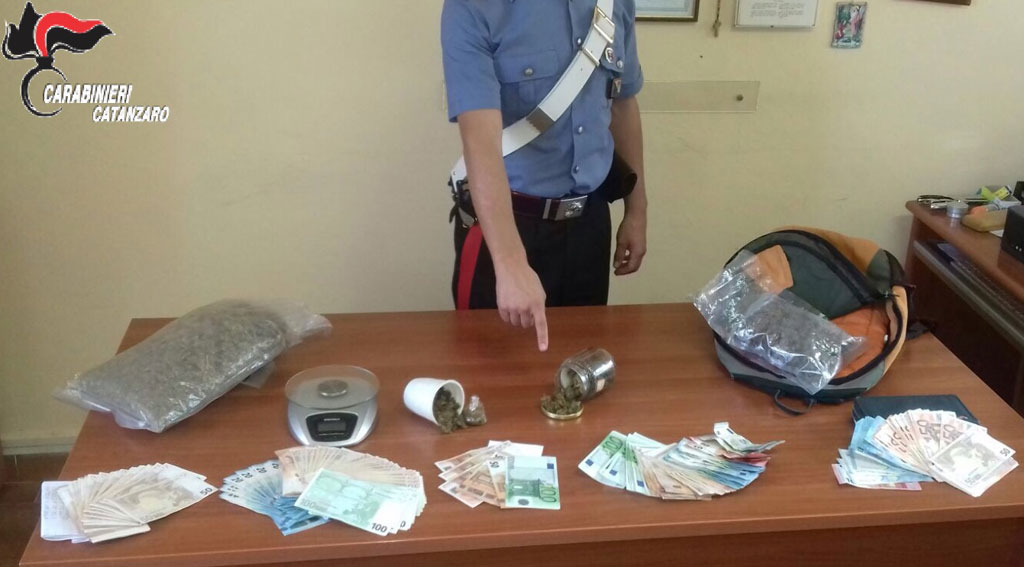Trovati con 900 grammi di marijuana e 13mila euro, arrestati due fratelli a Soverato