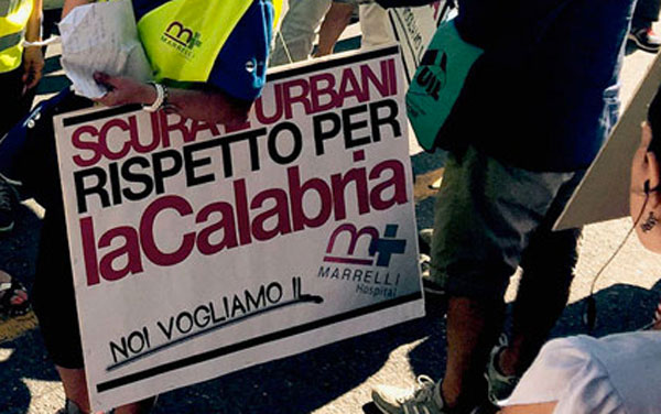 Dipendenti Marrelli hospital contro Scura: bloccata la 106 per alcune ore