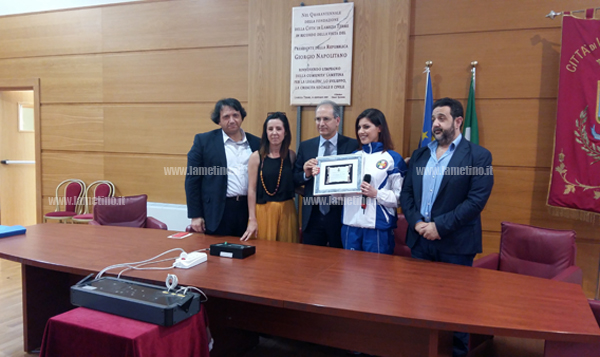 Lamezia, consegnata targa a Martina Di Cello per bronzo ottenuto ad Europei di Karate