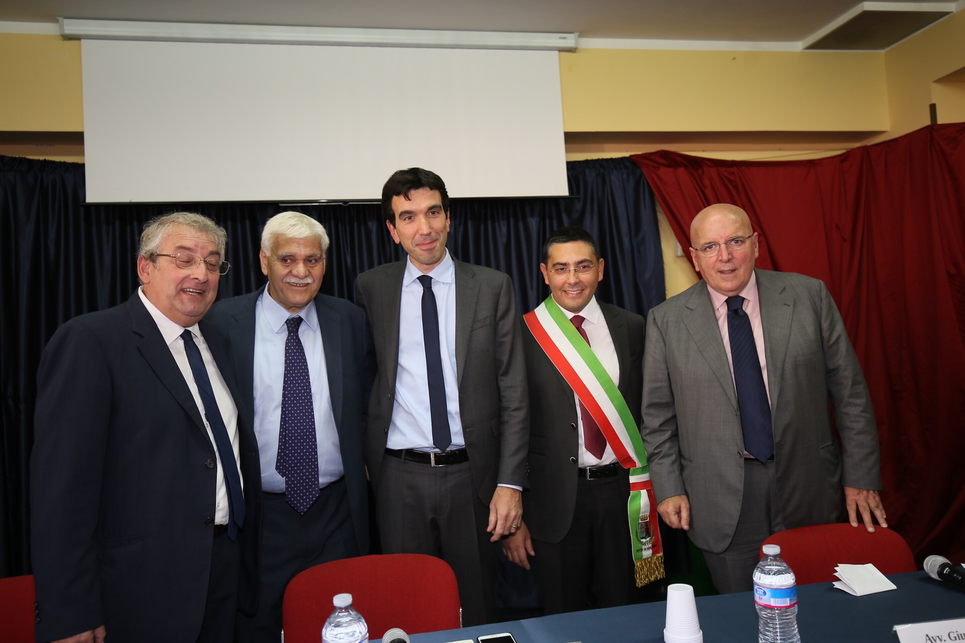 Caporalato, Ministro Martina a Rosarno: "Dalla Calabria riparte il sostegno all'agricoltura"