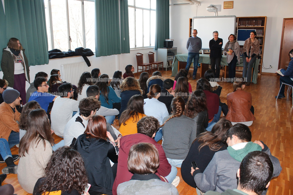 Lamezia, la "non-scuola" del teatro di Martinelli per avvicinare i giovani alla cultura classica