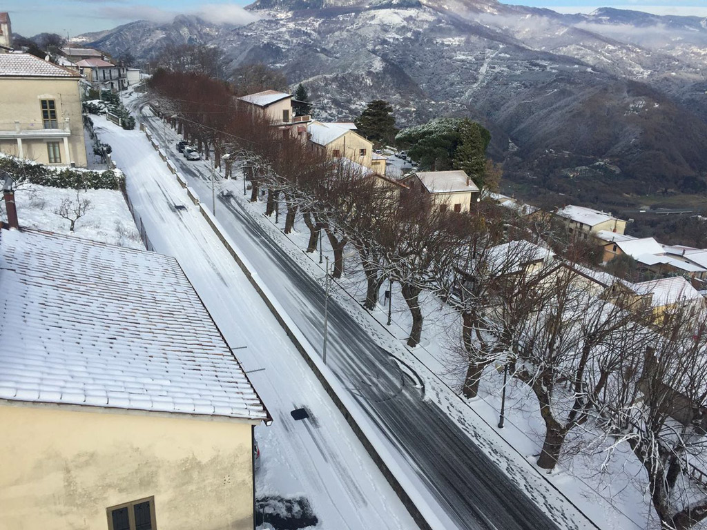 Emergenza neve: intervento mezzi spazzaneve a Martirano Lombardo, i ringraziamenti del Sindaco alla Provincia
