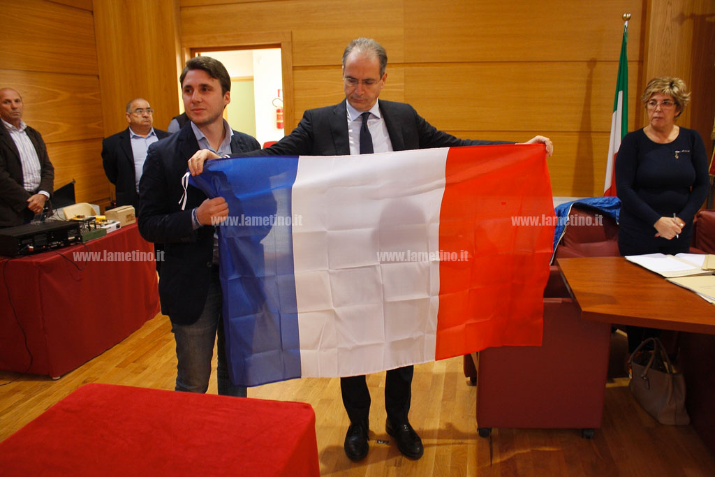 Lamezia: consiglio comunale si apre con tributo vittime terrorismo in Francia