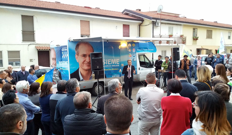 Mascaro al quartiere Razionale: fumi tossici del campo rom testimoniano fallimento della sinistra