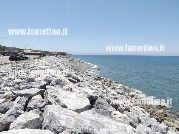 massi-falerna-erosione-costa-giugno-2013.jpg