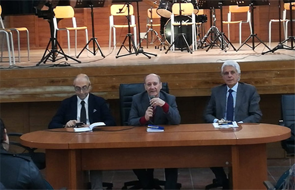 Lamezia, Massimo Fragola agli studenti del Campanella: “Conoscere di più l’Europa per sentirsi cittadini europei”