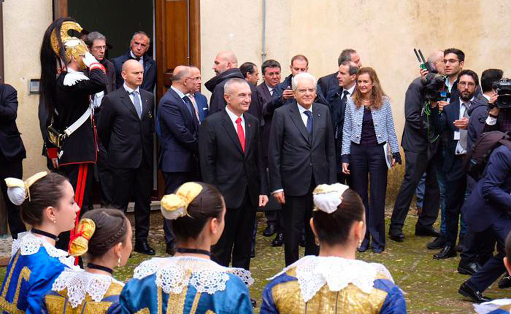 Presidente Mattarella in Calabria: "Coniugare differenze contro barriere identitarie"