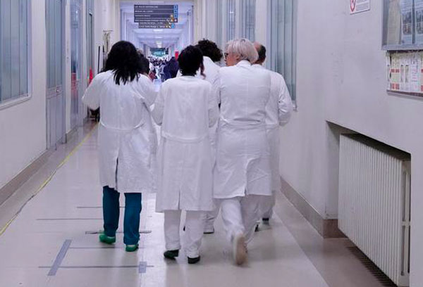Bimbo calabrese di 2 anni muore per pacemaker sbagliato, indagati 8 medici del Bambin Gesù