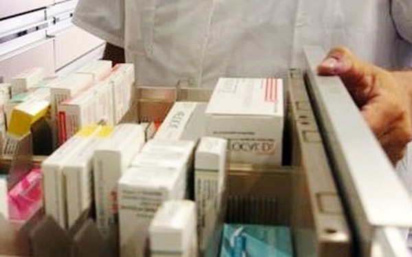 Farmaci scaduti in ospedale, a giudizio 8 infermieri a Catanzaro