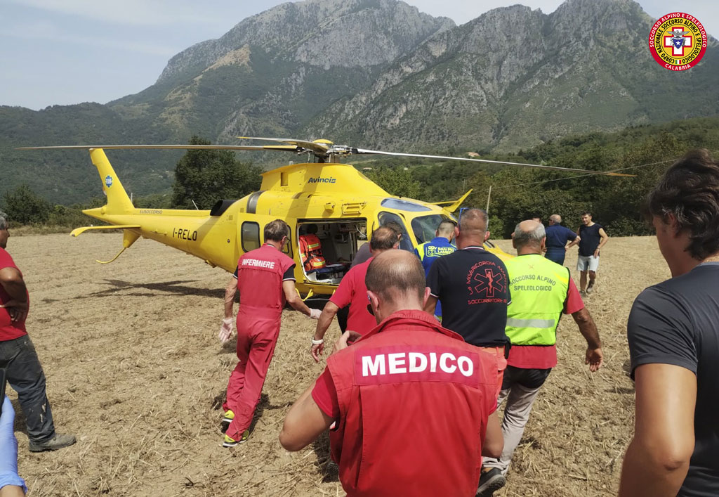 Si ribalta con il trattore a Sangineto, ferito 58enne 