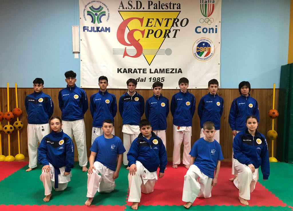 Coppa karate Calabria “Memorial maestro Mimmo Maurino”, i ragazzi lametini vincono 11 medaglie