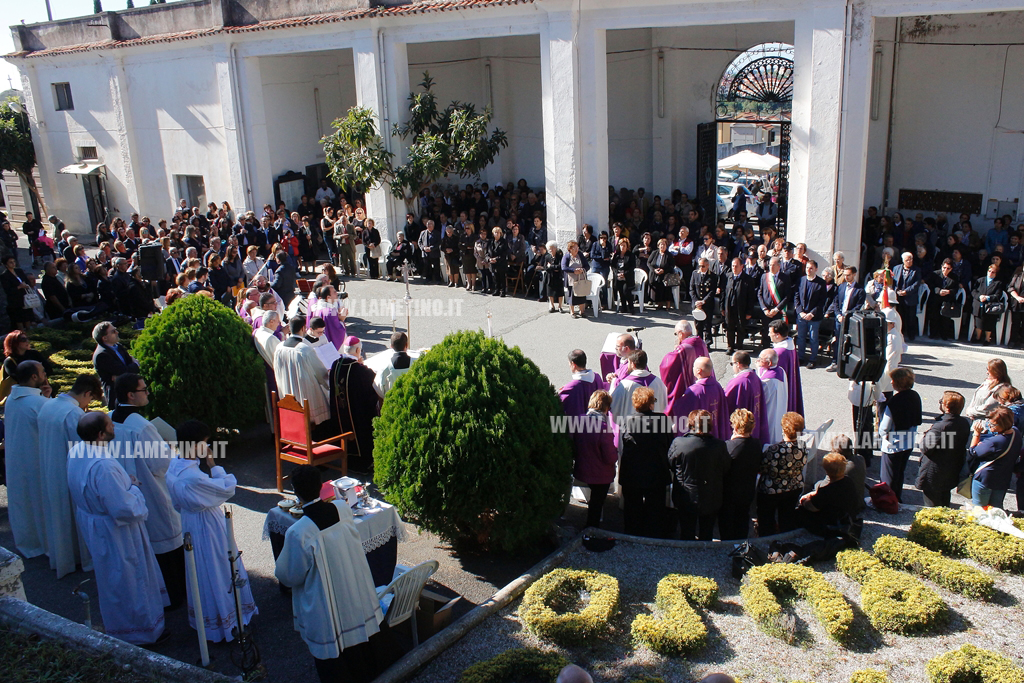 Commemorazione dei defunti, celebrate messe nei cimiteri lametini