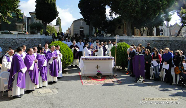 Lamezia, commemorazione defunti: celebrazioni del Vescovo nei cimiteri cittadini