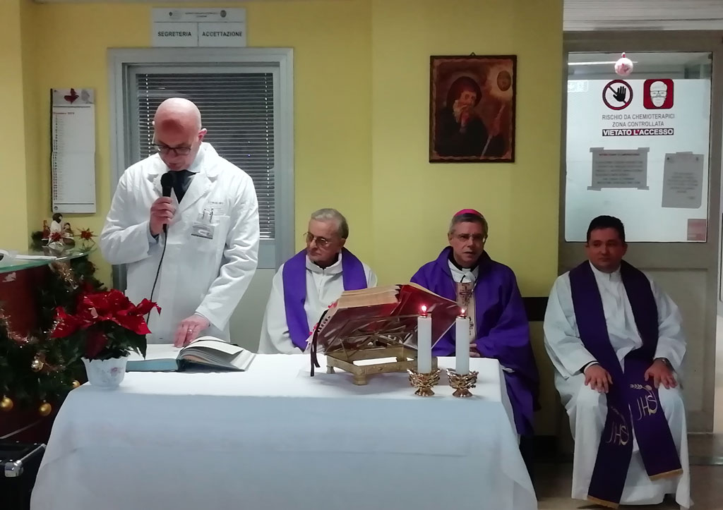 Lamezia, vescovo Schillaci in visita al reparto di Oncologia dell'ospedale
