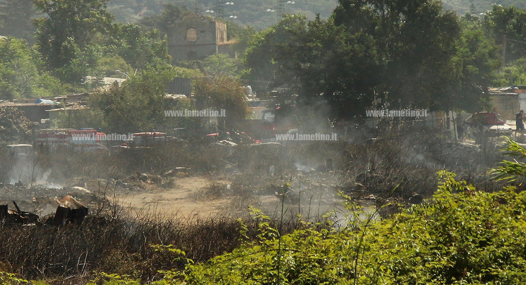 mezzi-vigili-fuoco-alle-11-ancora-sul-posto-2_2d0f9_422e1.jpg