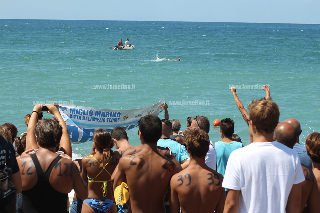 Lamezia: il mare mosso non ha scoraggiato la seconda edizione del "Miglio marino", percorsi 1.852 metri - VIDEO