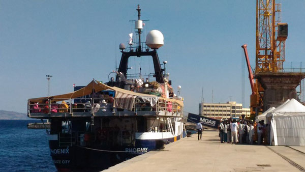A Reggio Calabria nave con 366 migranti a bordo, 64 i minori 