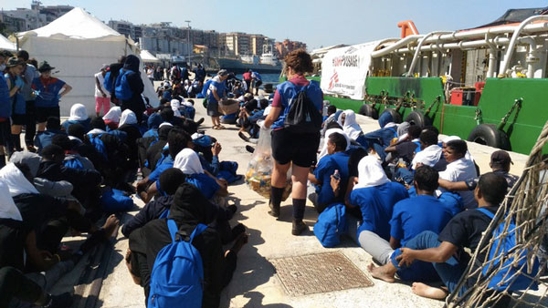 A Reggio Calabria nave con 538 migranti a bordo, 52 i minorenni