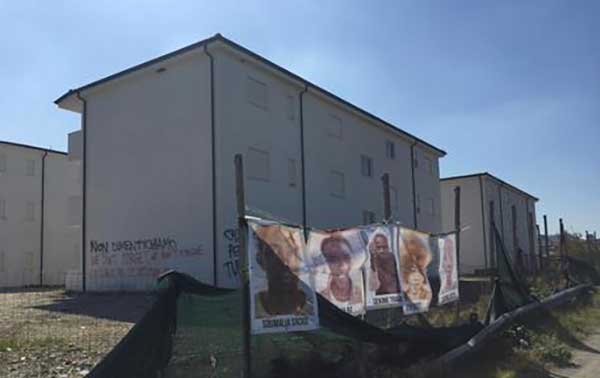 Migranti, scritte contro Prefetto di Reggio e Salvini a Rosarno: avviate indagini della polizia 