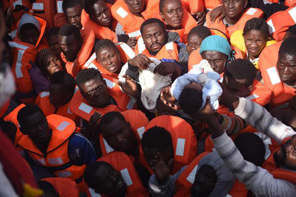 Giunta a Reggio Calabria nave con 430 migranti a bordo