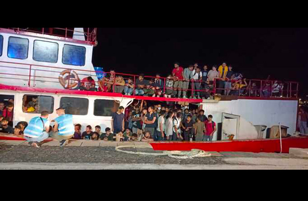 Sbarcati oltre 300 migranti tra Crotone e Roccella Ionica