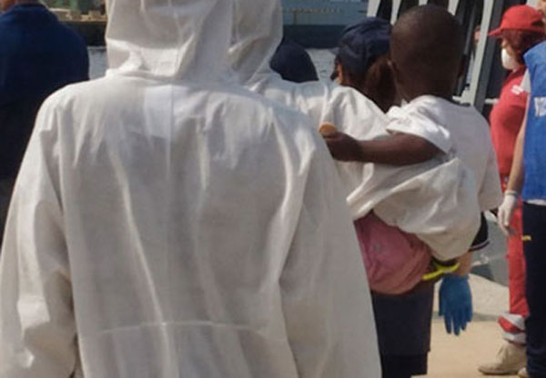 Migranti, 69 iracheni e pachistani sbarcati nel crotonese 