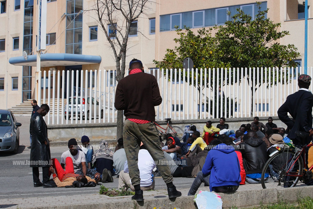 migranti-lamezia-6-aprile-1.jpg