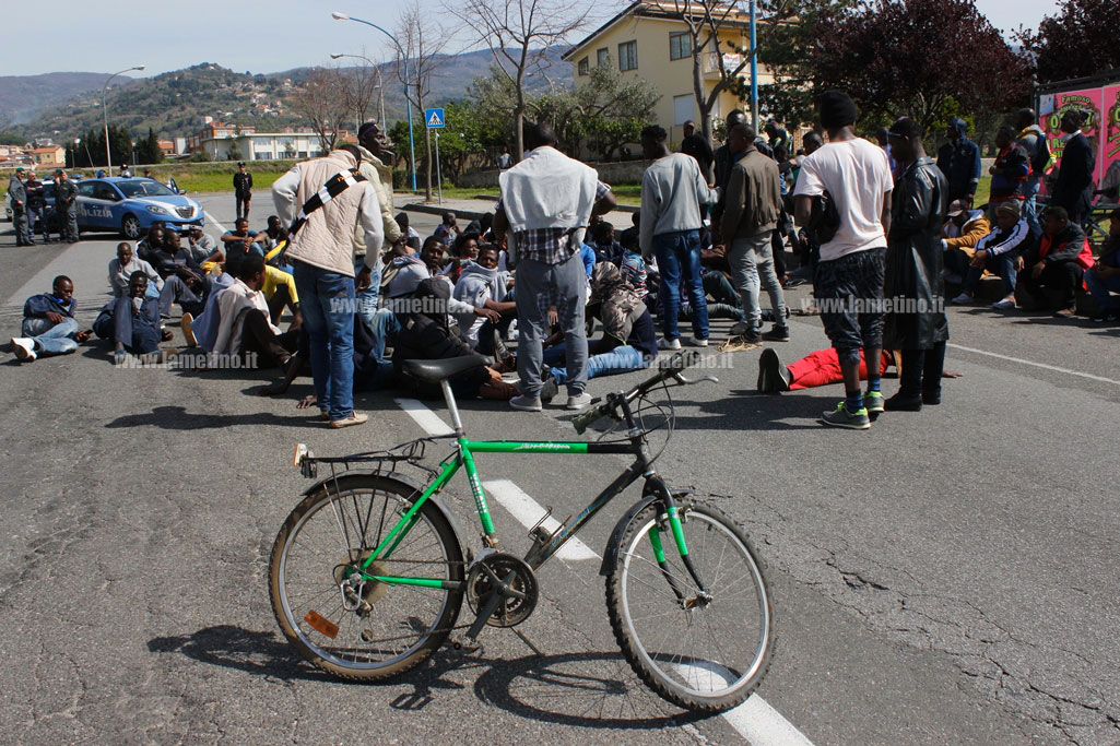 migranti-lamezia-6-aprile5.jpg