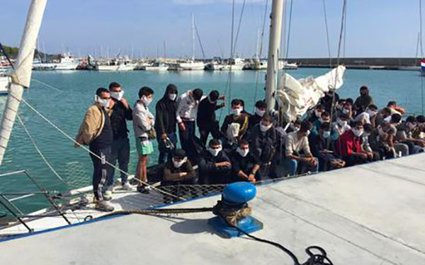 Coronavirus, positivi 3 migranti sbarcati sabato nel reggino