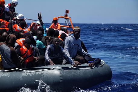 Guardia Costiera soccorre 47 migranti al largo di Roccella Jonica