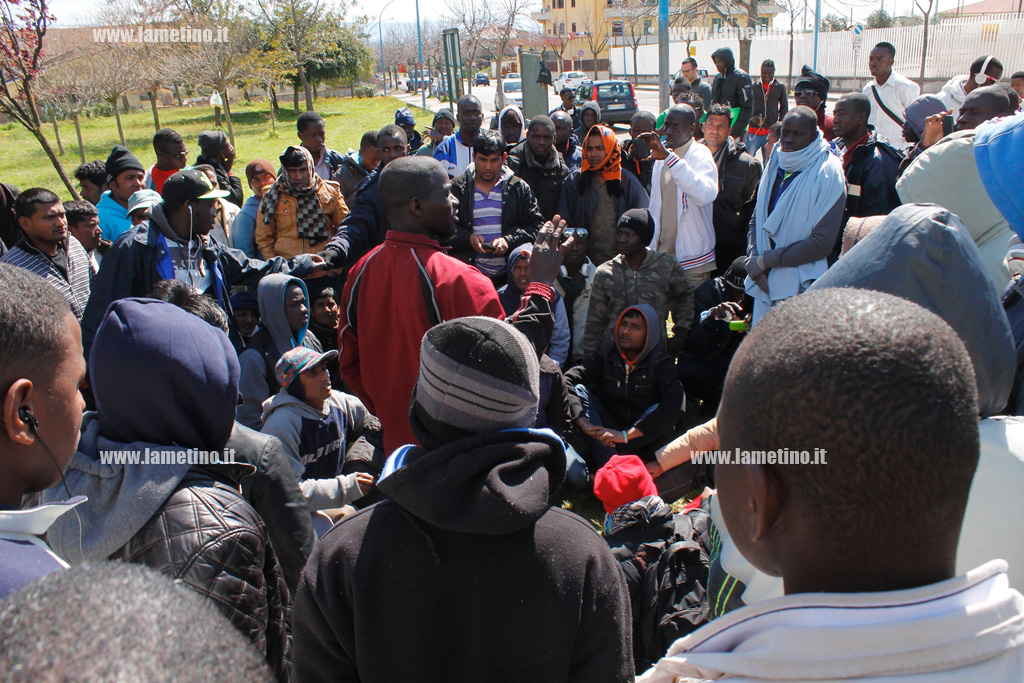 migranti-sgombero-aprile-2015-3.jpg